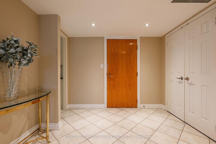 Property Photo: 100 Lakeshore Road E 710 ON L6J 6M9