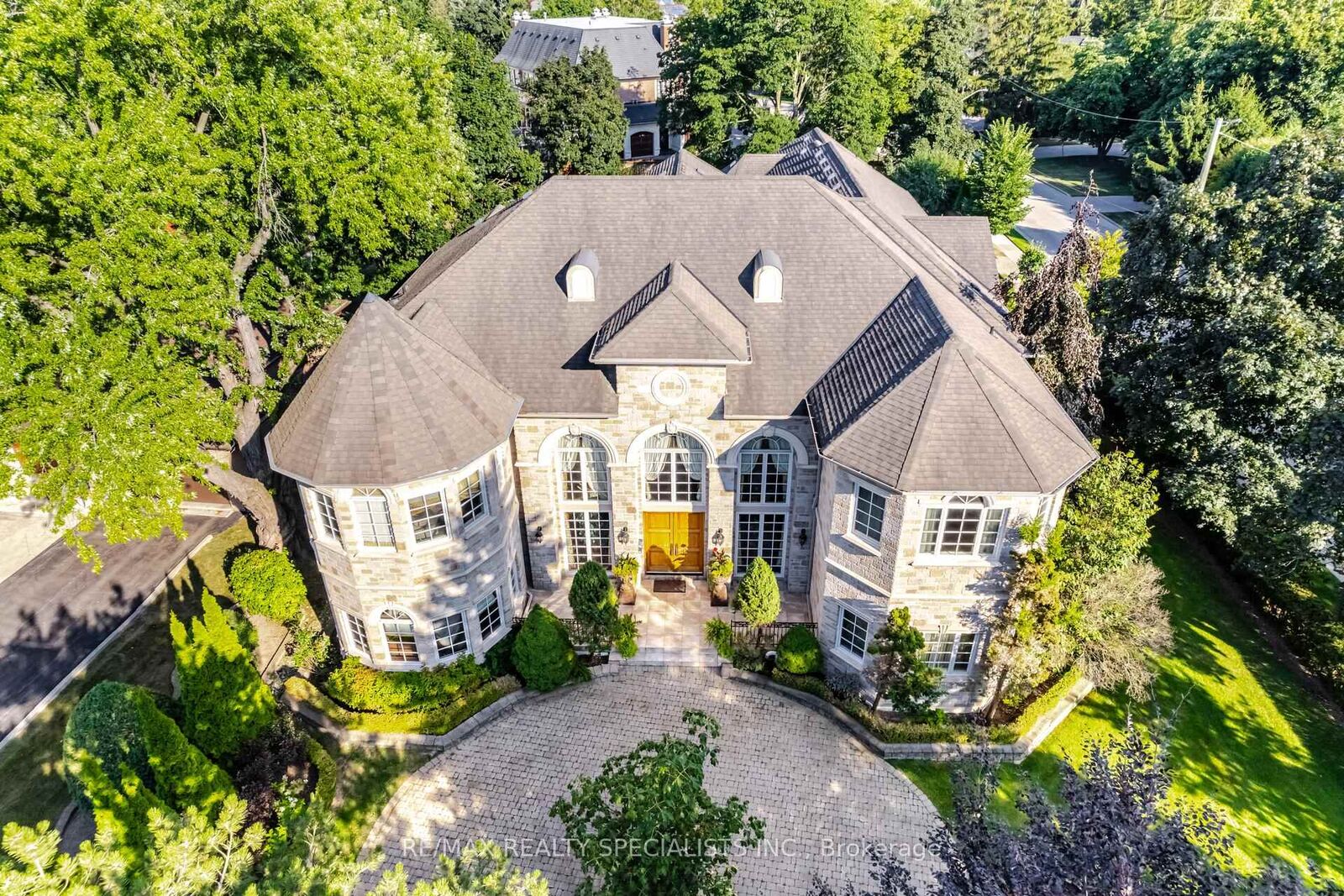 Property Photo: 23 Maryvale Crescent ON L4C 6P7