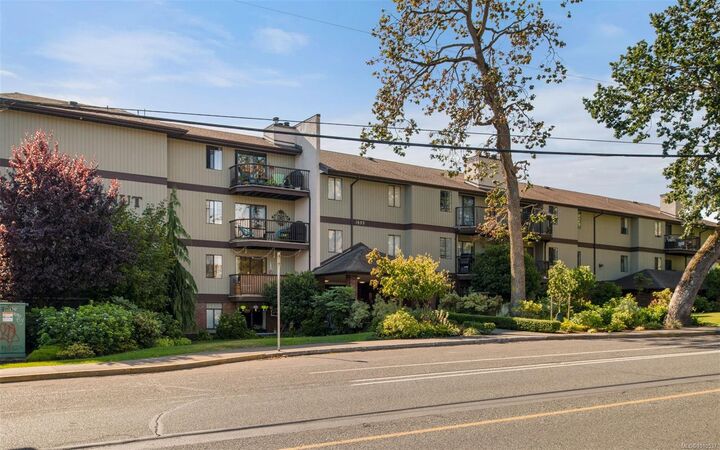 Property Photo: 1655 Begbie St 114 BC V8R 1L4