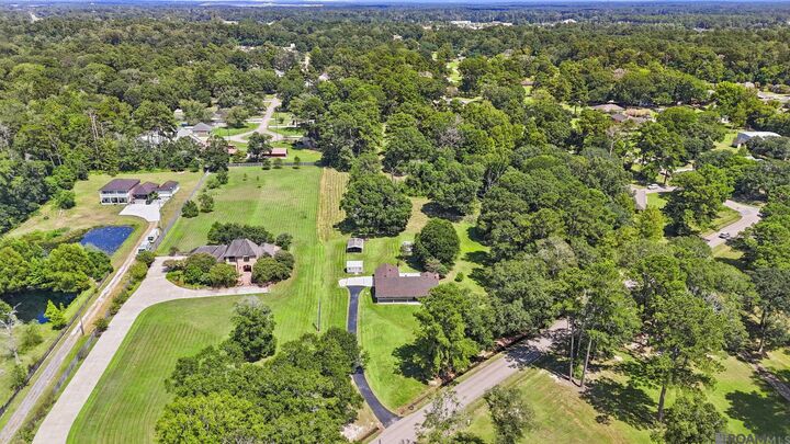 Property Photo:  12383 Pendarvis Ln  LA 70785 