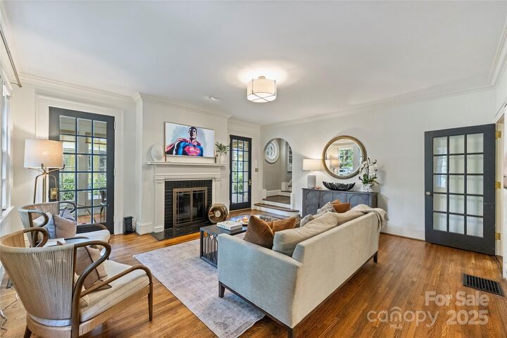 Property Photo: 2119 Dilworth Road E NC 28203