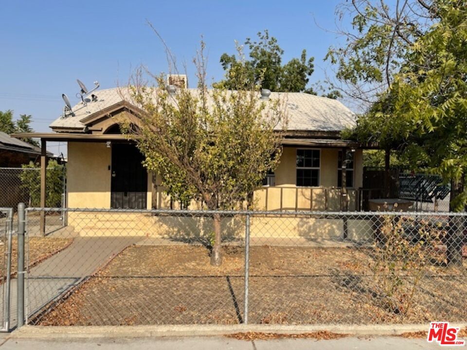 Property Photo:  604 Eye St  CA 93304 
