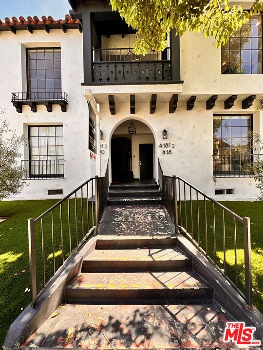 Property Photo:  418 N Stanley Ave  CA 90036 