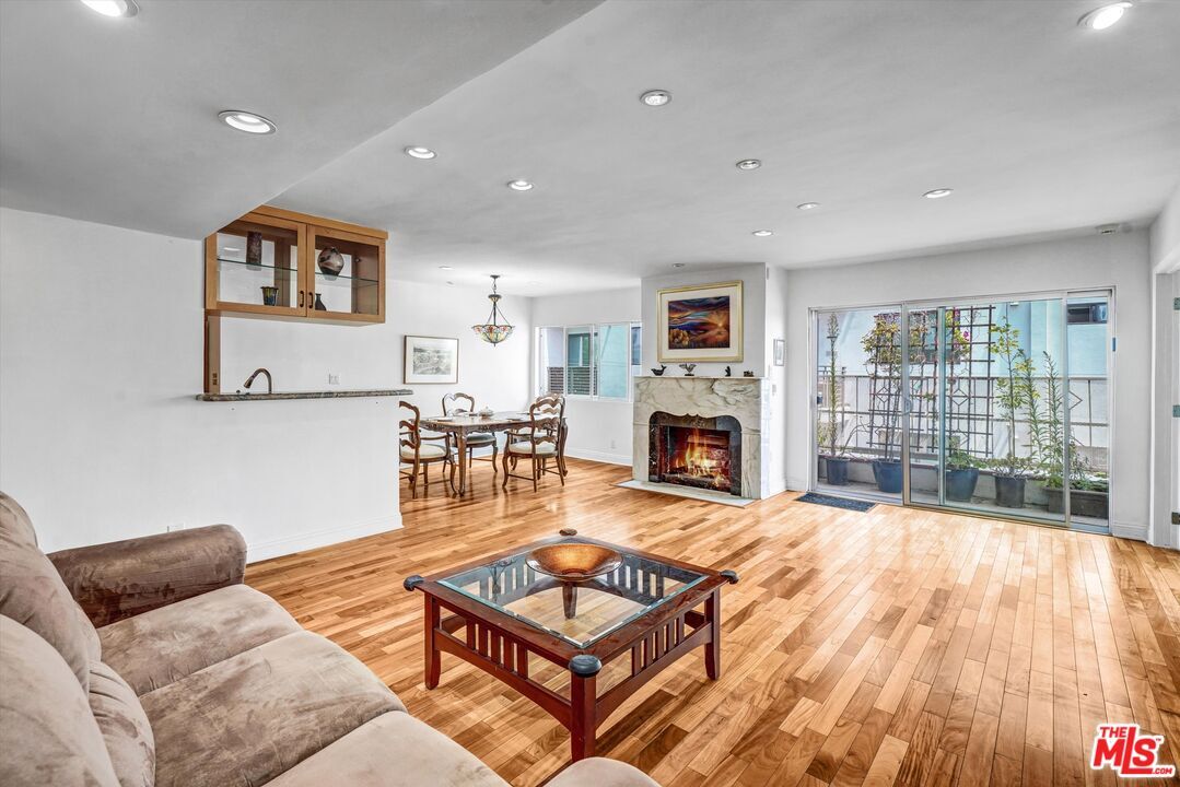 Property Photo: 910 S Holt Ave CA 90035