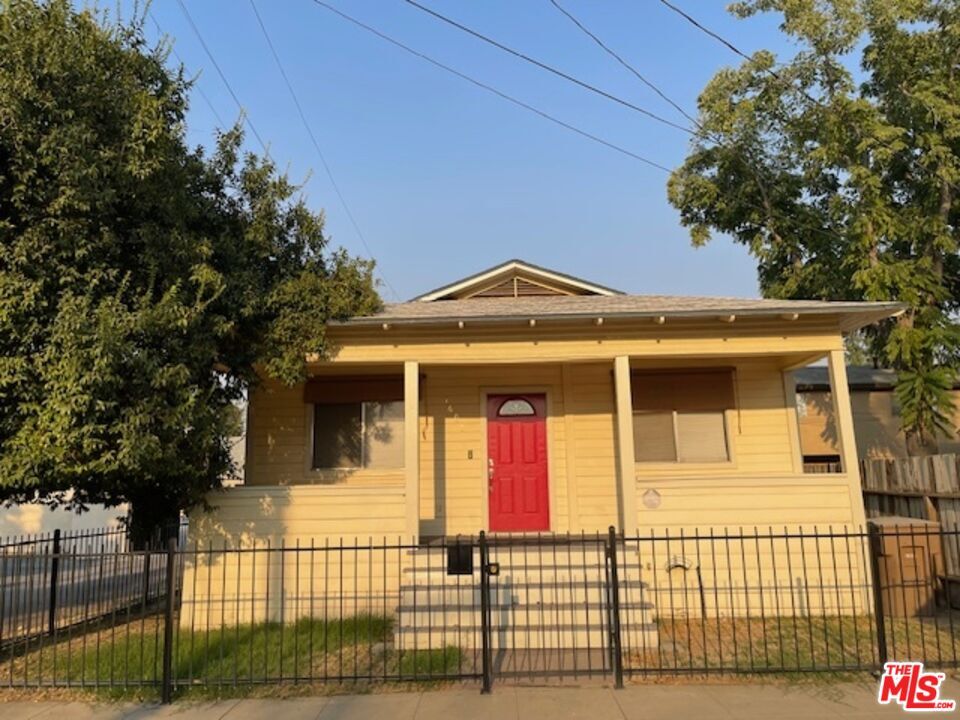 Property Photo:  1608 E St  CA 93301 