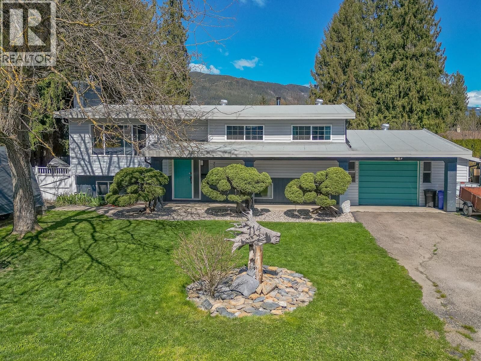 Property Photo:  714 Maple Street  BC V0E 2V1 