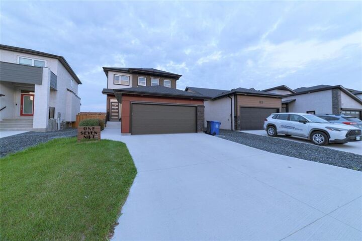 Property Photo:  179 Desrosiers Drive  MB R2C 5S4 