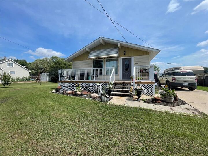 Property Photo:  308 Young Street  MB R0K 0H0 