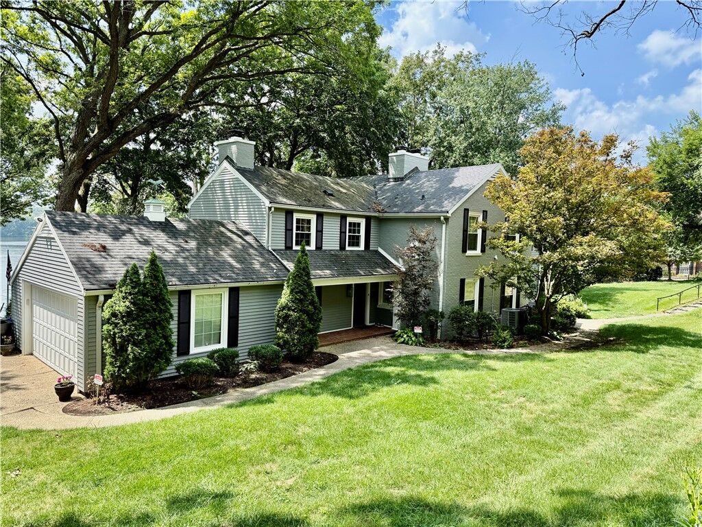 Property Photo:  409 Southmoreland Place  IL 62521