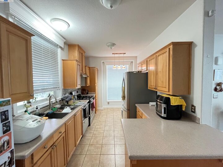 Property Photo: 29043 Windemere CA 94544