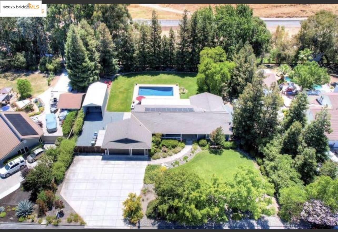 Property Photo:  3047 Frandoras Cir  CA 94561 