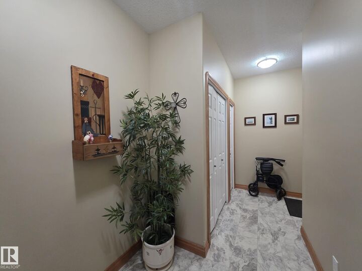 Photo de la propriété:  4128 47 Street 107  AB T7A 0A9 