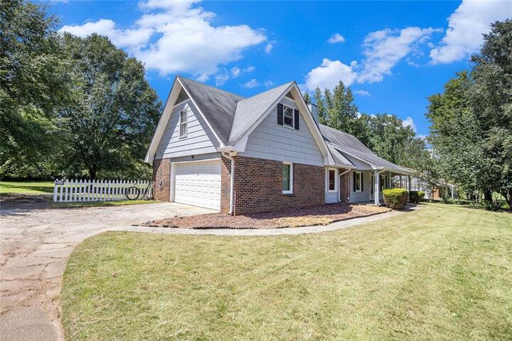 Property Photo:  223 Chateau Drive  GA 30214 