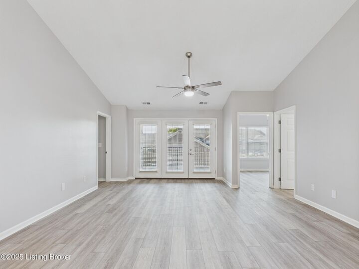 Property Photo:  9400 Clubview Dr 202  KY 40291 