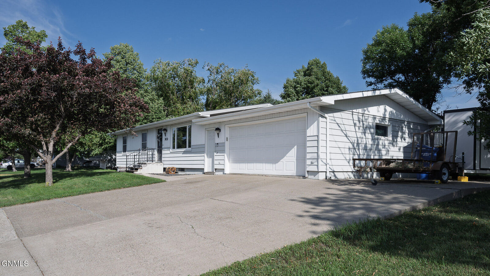 Property Photo:  900 10th Street NE  ND 58523 
