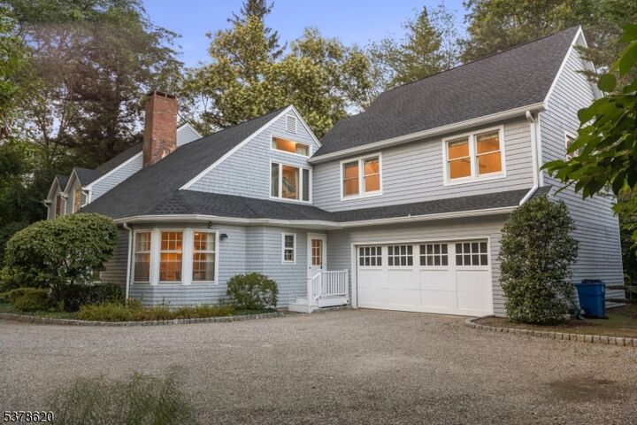 Property Photo:  18 S Beechcroft Rd  NJ 07078 