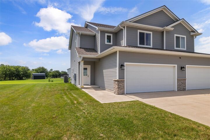 Property Photo:  836 Kinney Circle NE  IA 50035 
