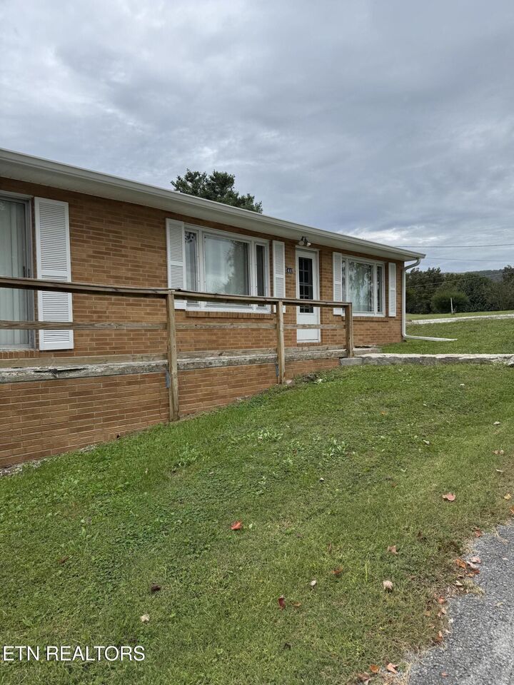 Property Photo: 417 E Rockwood St. St TN 37854