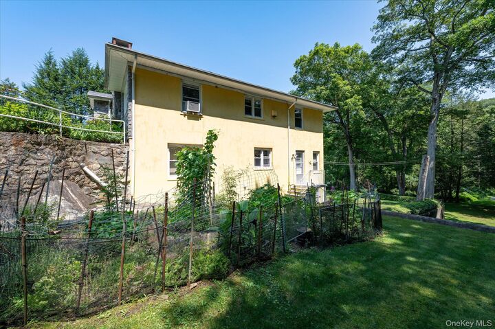 Property Photo:  6 Arbutus Street  NY 10579 