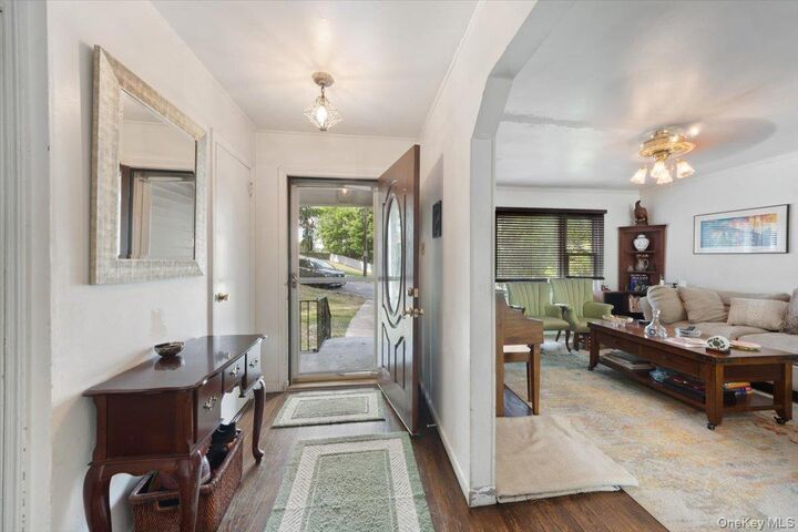 Property Photo:  101 Cresthill Road  NY 10710 