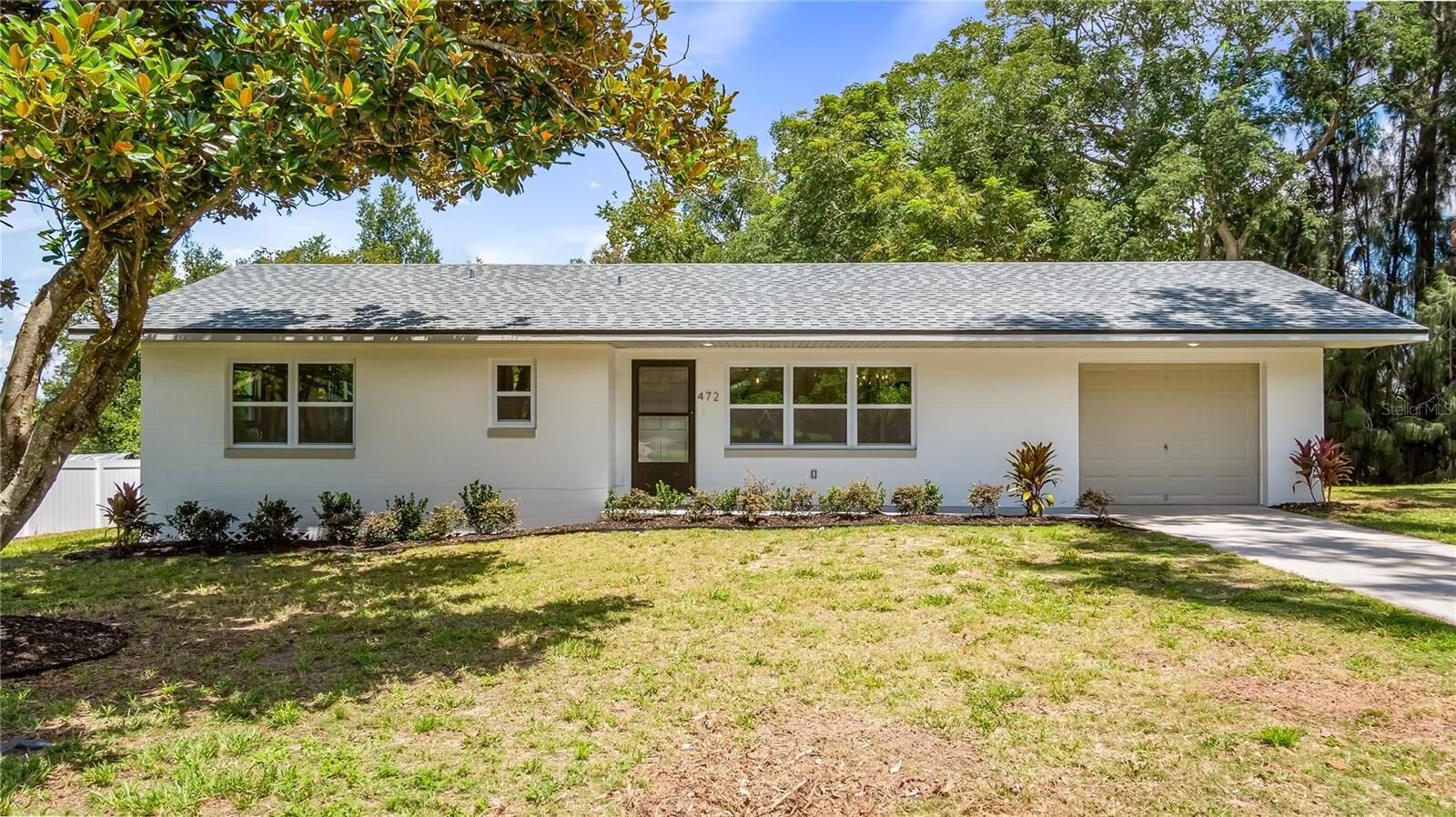 Property Photo:  472 Sheldon Place  FL 34711 