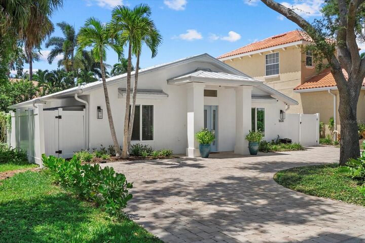 Property Photo:  1600 Kenilworth Street  FL 34231 