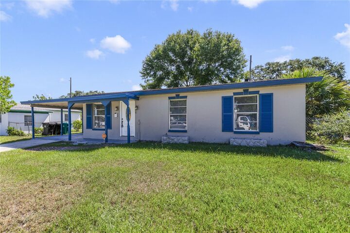 Property Photo: 2111 Mantilla Avenue FL 32811