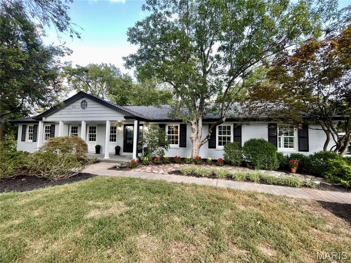 Property Photo:  542 White Rose Lane  MO 63132