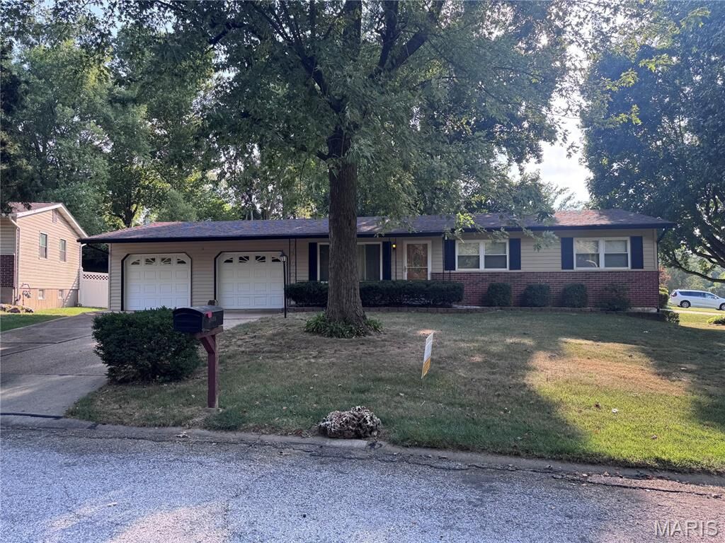 Property Photo: 2429 Fayview Drive MO 63114