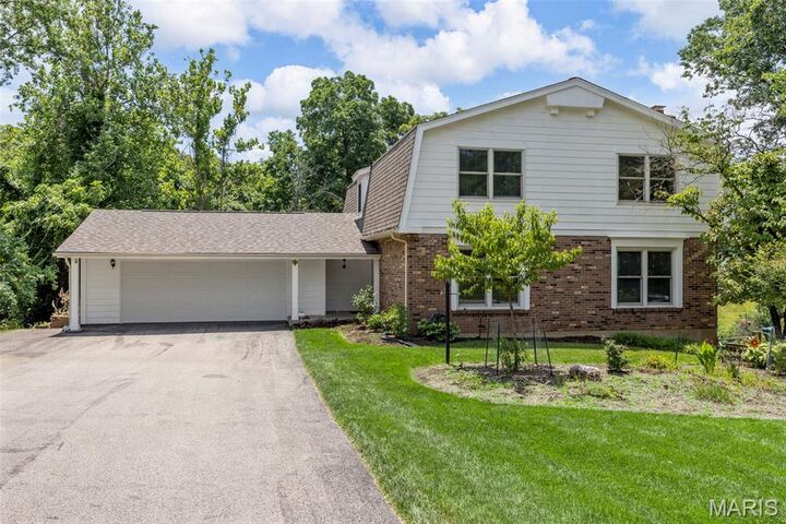 12182 Royal Valley Drive  St Louis MO 63141 photo