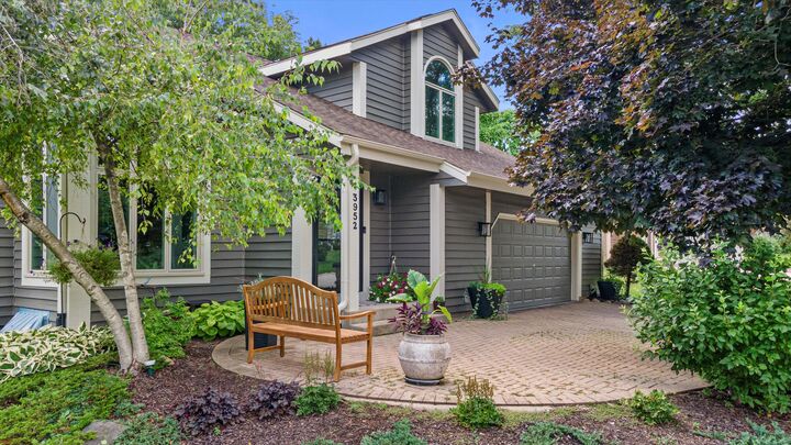 3952 S Victoria Cir  New Berlin WI 53151 photo
