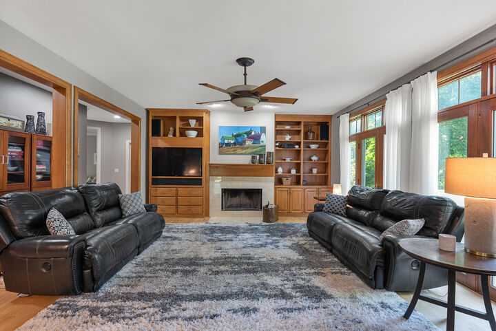 Property Photo:  10137 N Kenilworth Ct  WI 53092 