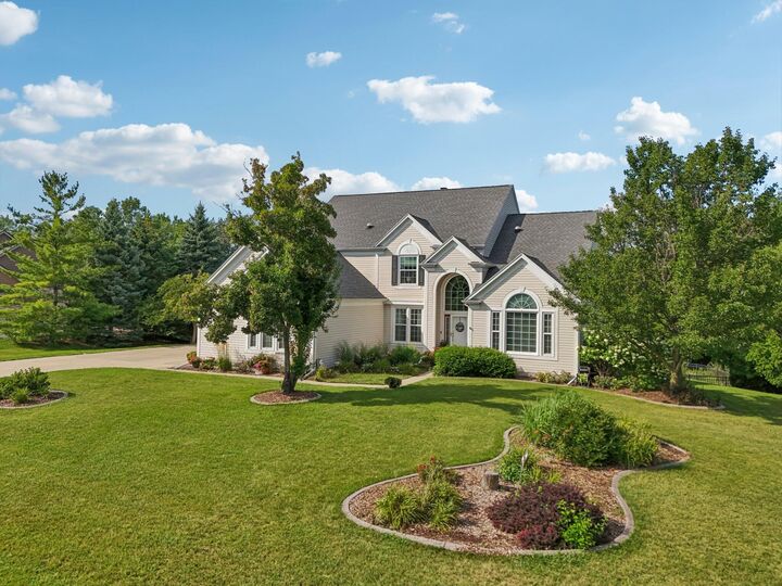 Property Photo:  N66w14402 Ash Dr  WI 53051 