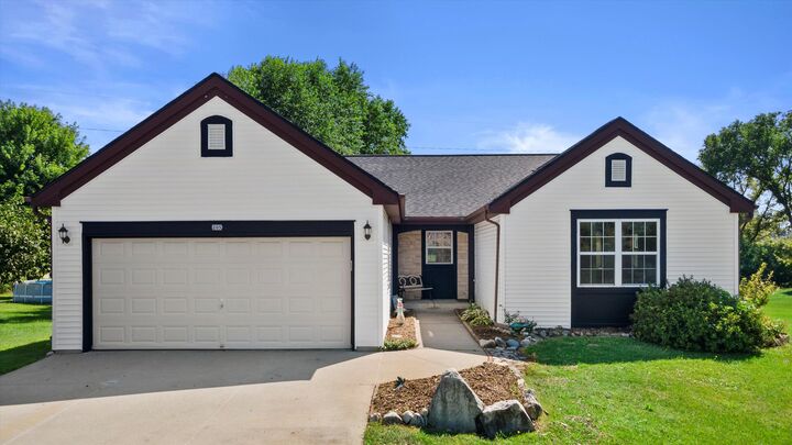 205 Shore Cir  Oconomowoc WI 53066 photo