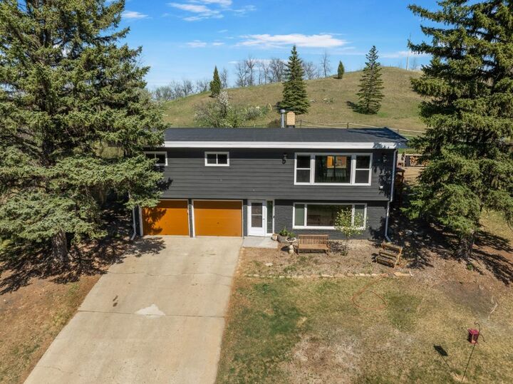Property Photo:  4401 38th St SE  ND 58701-2938 