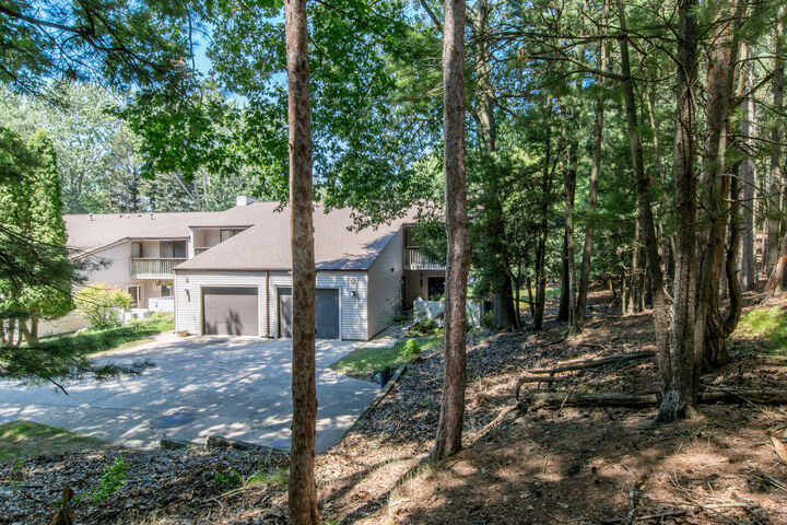 Property Photo:  17542 Parkwood  MI 49456 