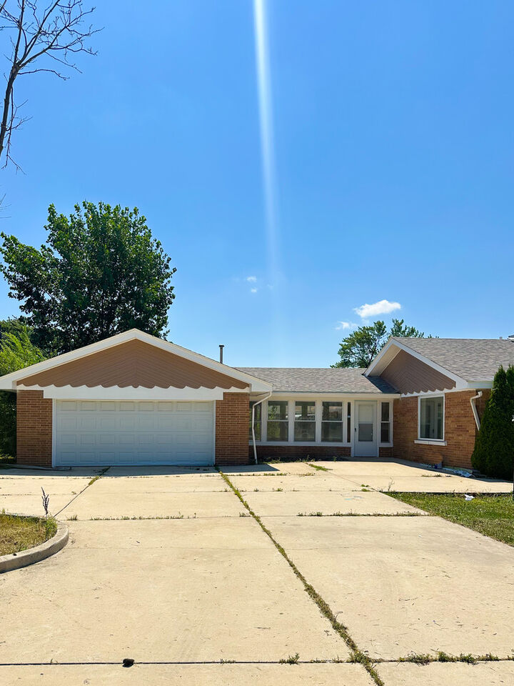 Property Photo:  9405 S 76th Court  IL 60457 
