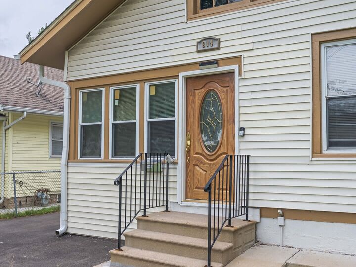 Property Photo: 814 5th Avenue IL 60505