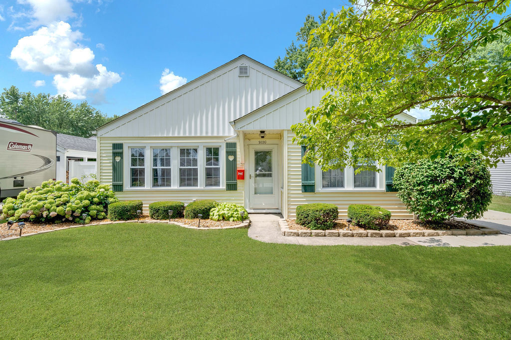 Property Photo: 9220 S 49th Avenue IL 60453