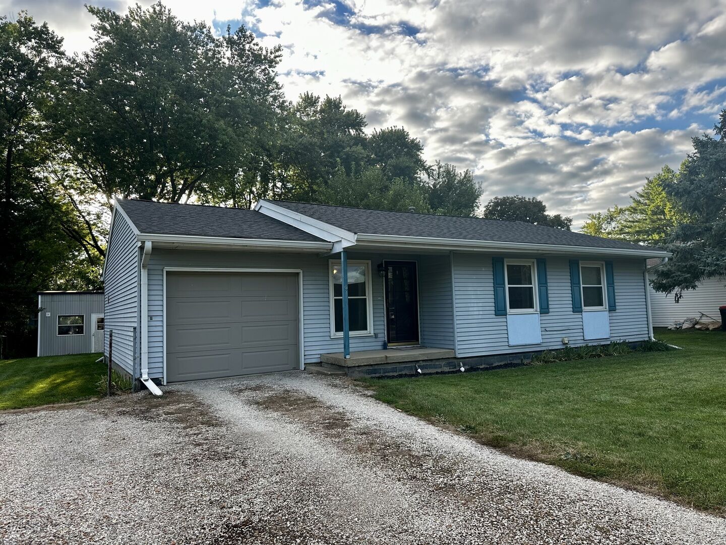 Property Photo: 9 Kirkwood Drive IL 61727