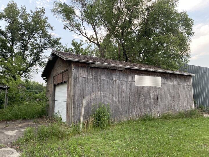 Property Photo:  110 N Robert Drive  IL 60407 