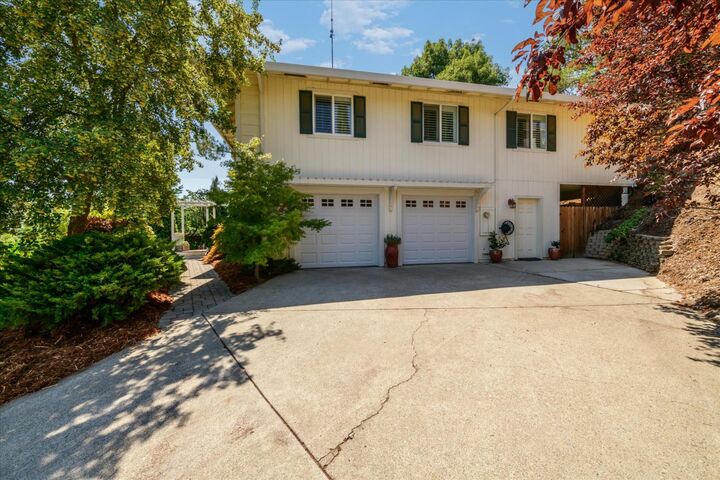 Property Photo: 3010 Pasada CA 95682