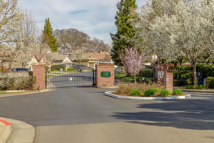 Property Photo: 1108 Dumas Way CA 95747