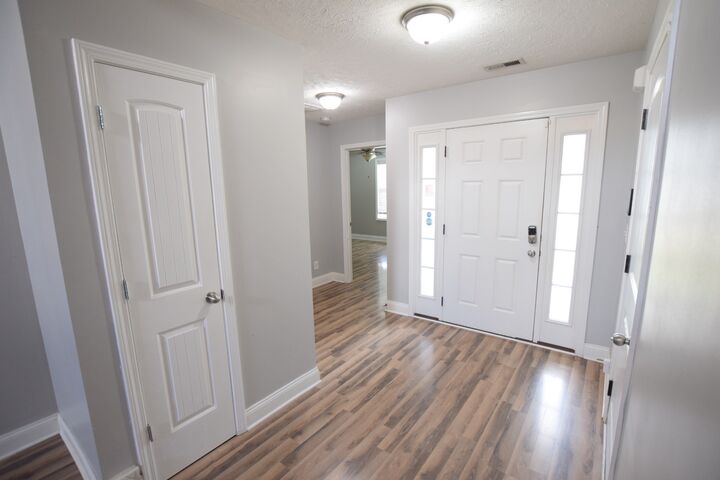 Property Photo:  565 Falkland Cir  TN 37042 