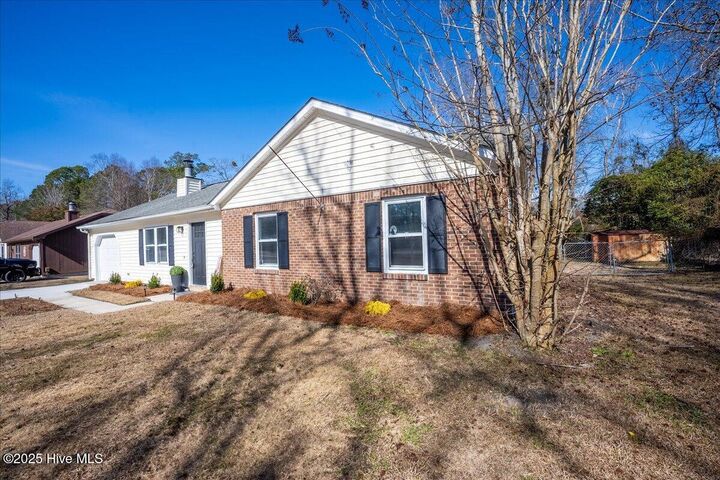 Property Photo:  2106 Foxhorn Road  NC 28562 