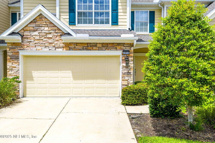 Property Photo: 3894 Lionheart Drive FL 32216