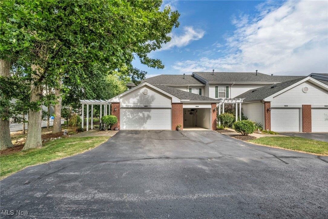 Property Photo: 6705 Rosewood Court OH 44130