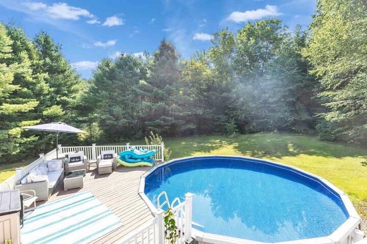 Property Photo:  15 Foxberry Drive  NH 03070 