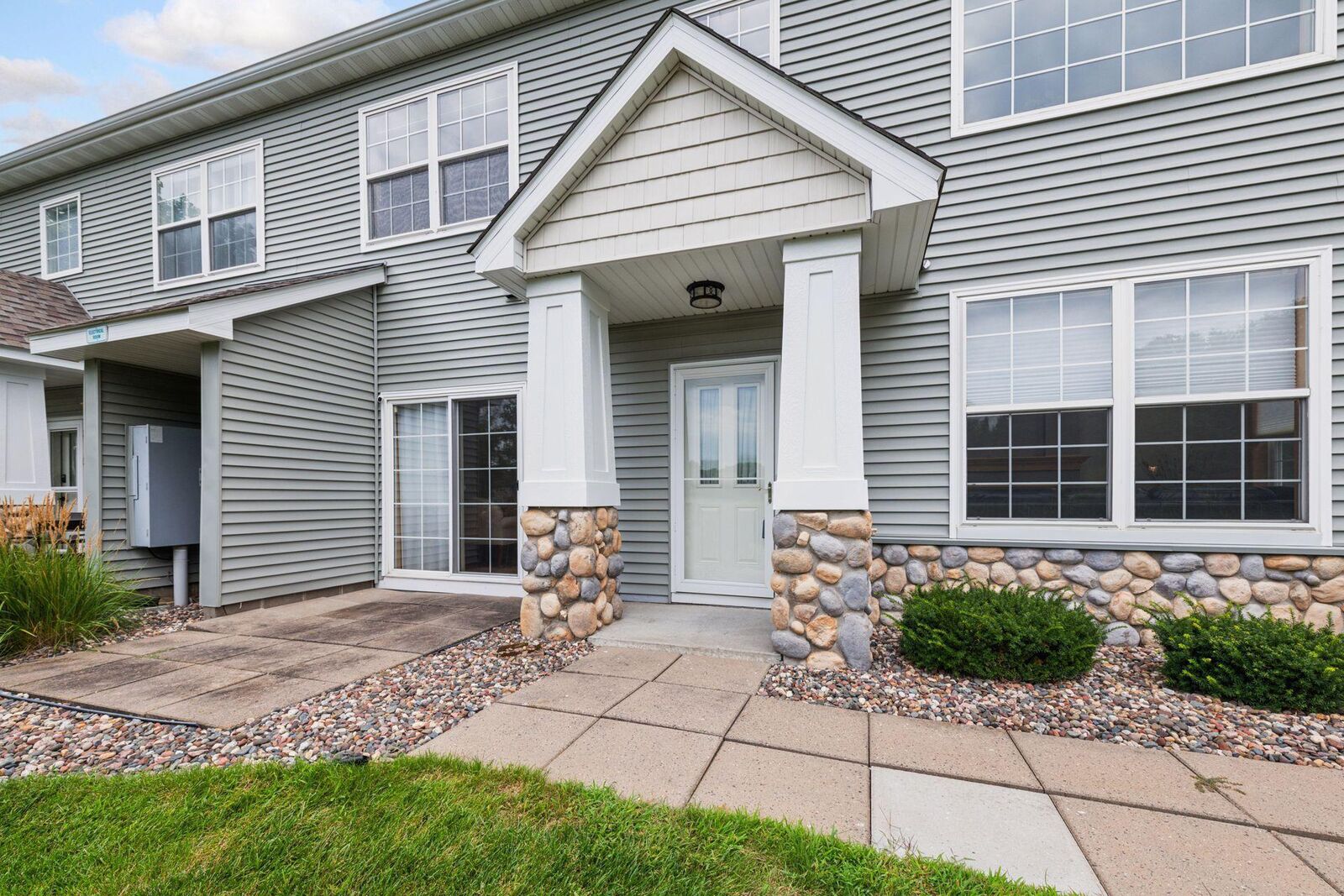 Property Photo:  3615 Lawndale Lane N 32  MN 55446 