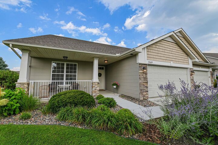 10639 Kingsfield Lane  Woodbury MN 55129 photo